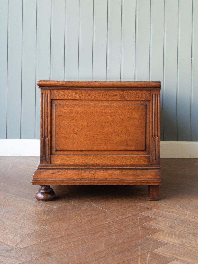 サイドボードの側面