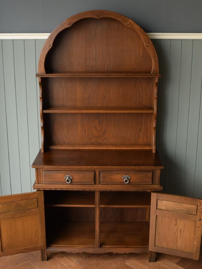 アンティークキャビネットの扉の中