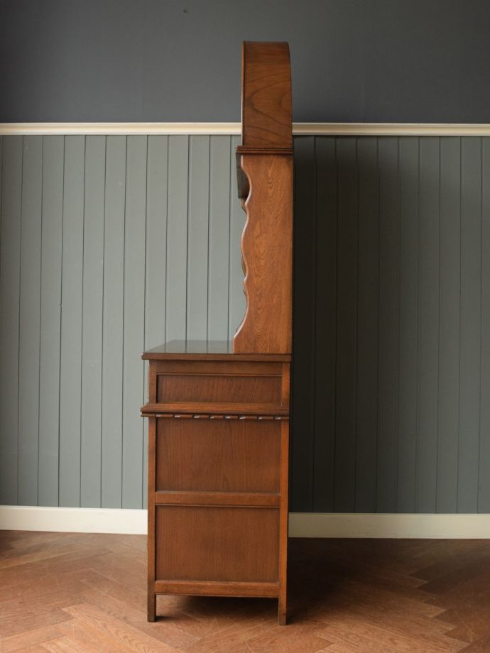 オープンシェルフの側面