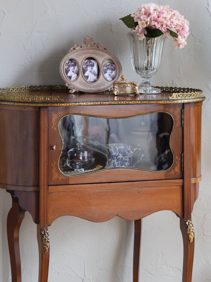 アンティークガラスの扉