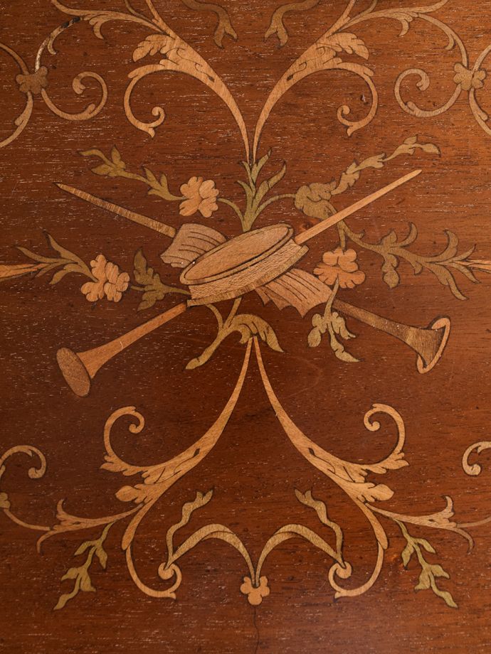 英国アンティークらしい装飾