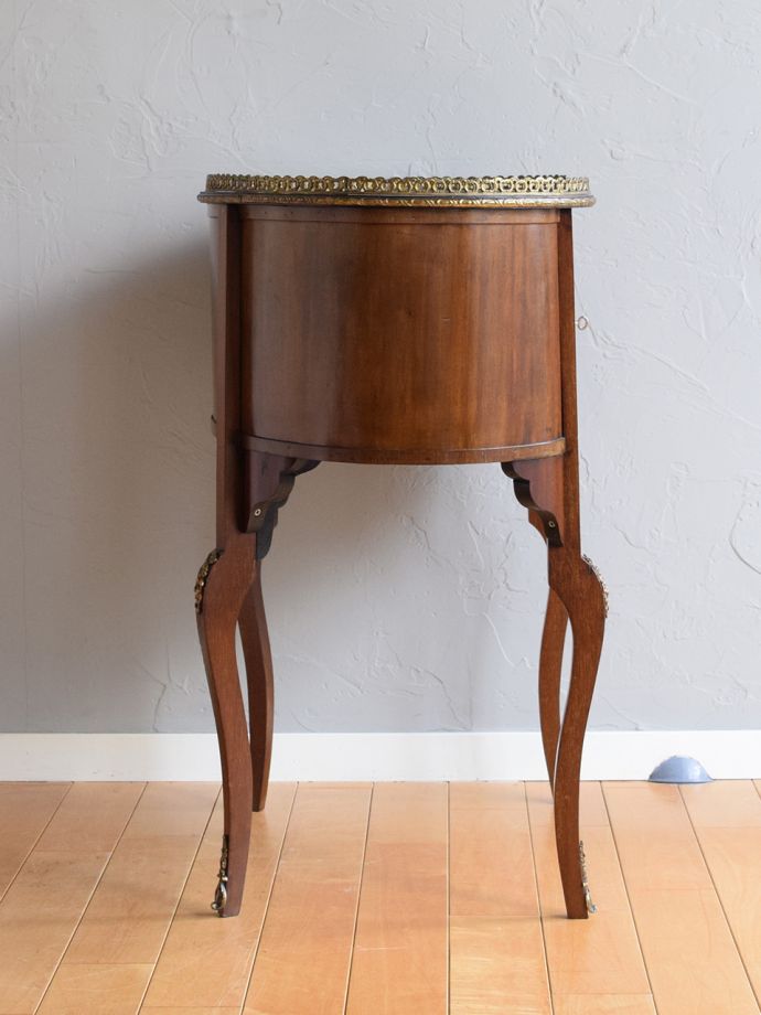 キャビネットの側面