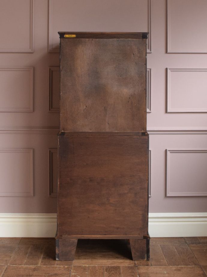 アンティークチェストの後ろ姿