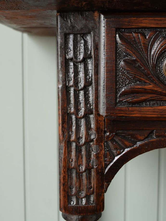 アンティークらしい彫