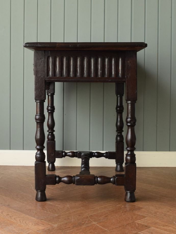 コンソールテーブルの側面