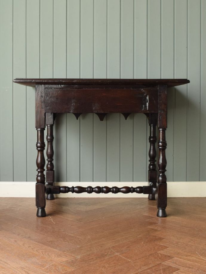 コンソールテーブルの後ろ姿