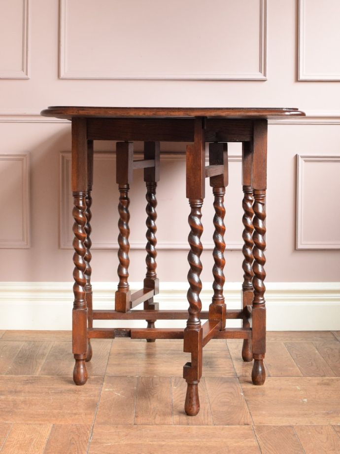 いろんな表情が楽しめるダイニングテーブル