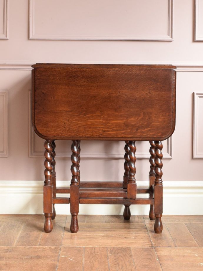 畳んだ時のゲートレッグテーブル