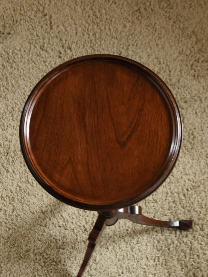 アンティークのプランツスタンドの天板