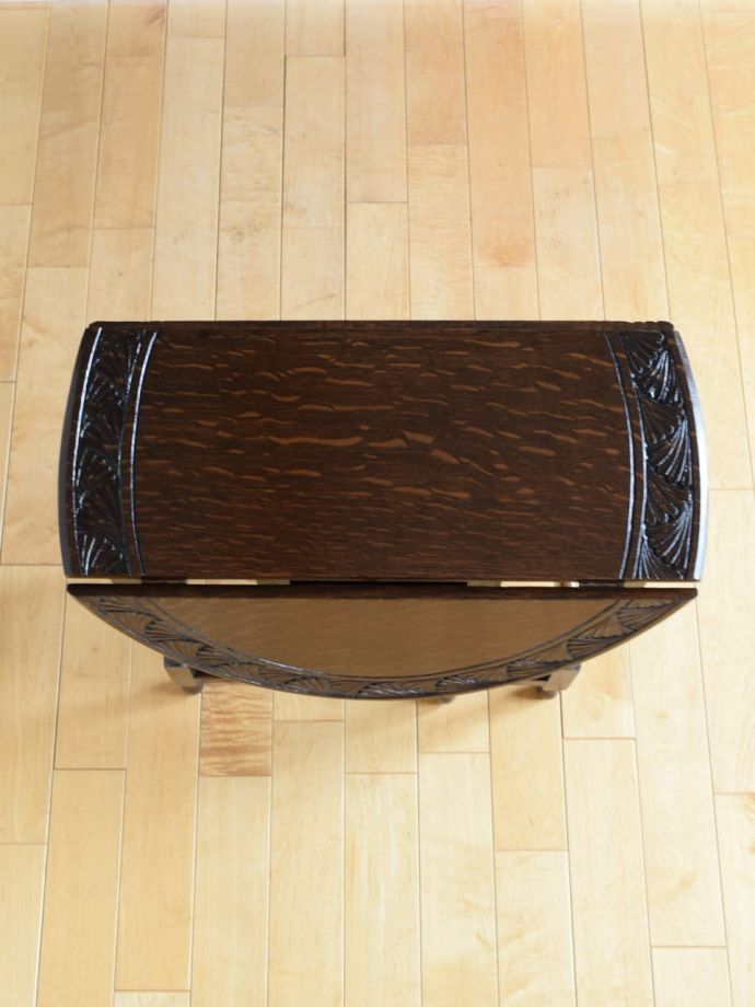 コンパクトなゲートレッグテーブル