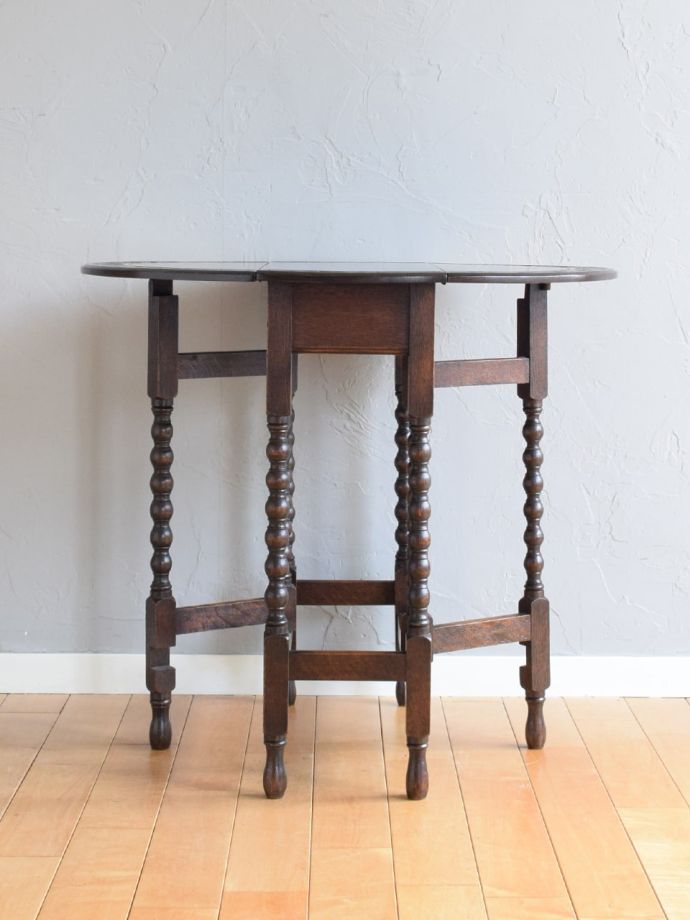 便利なゲートレッグテーブル