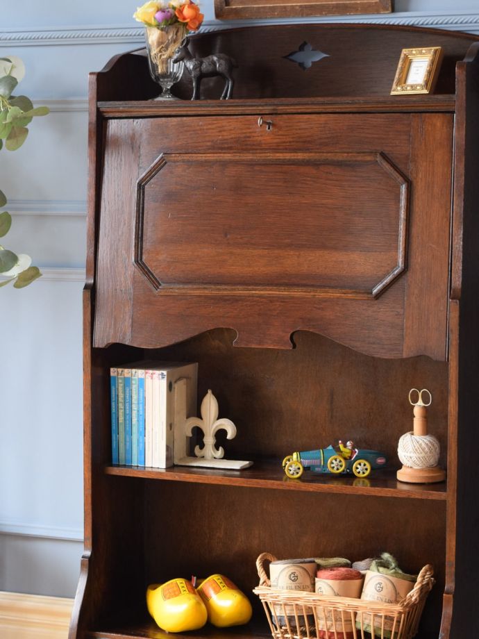 アンティーク家具らしさが漂うビューロー