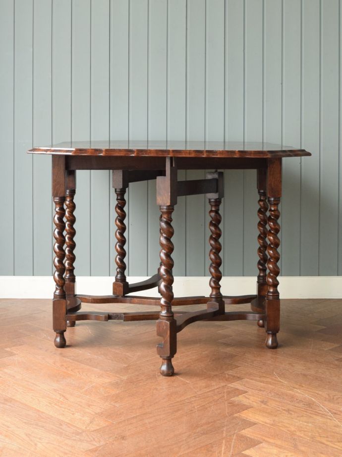 いろんな表情が楽しめるダイニングテーブル