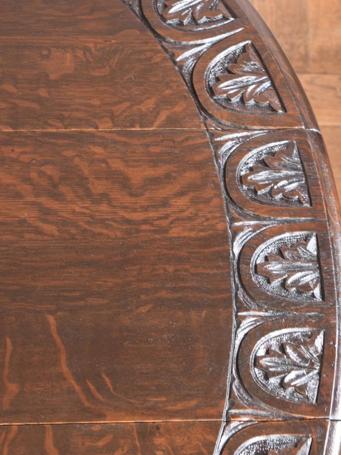 アンティークダイニングテーブルの木目