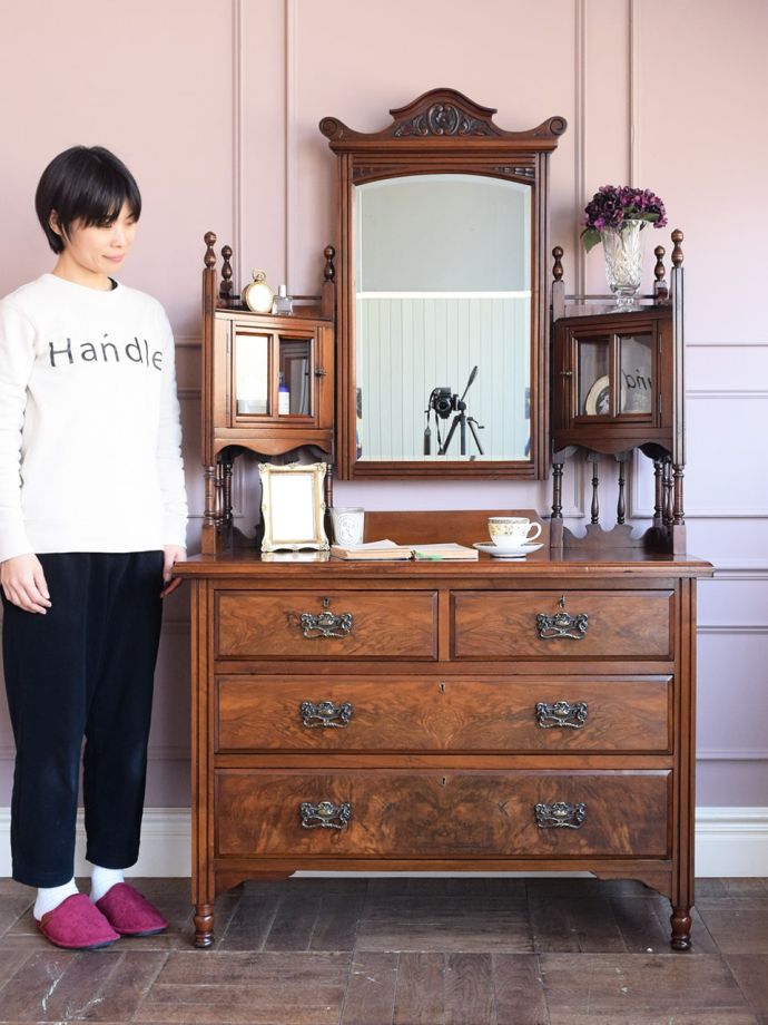 英国アンティークのドレッサー