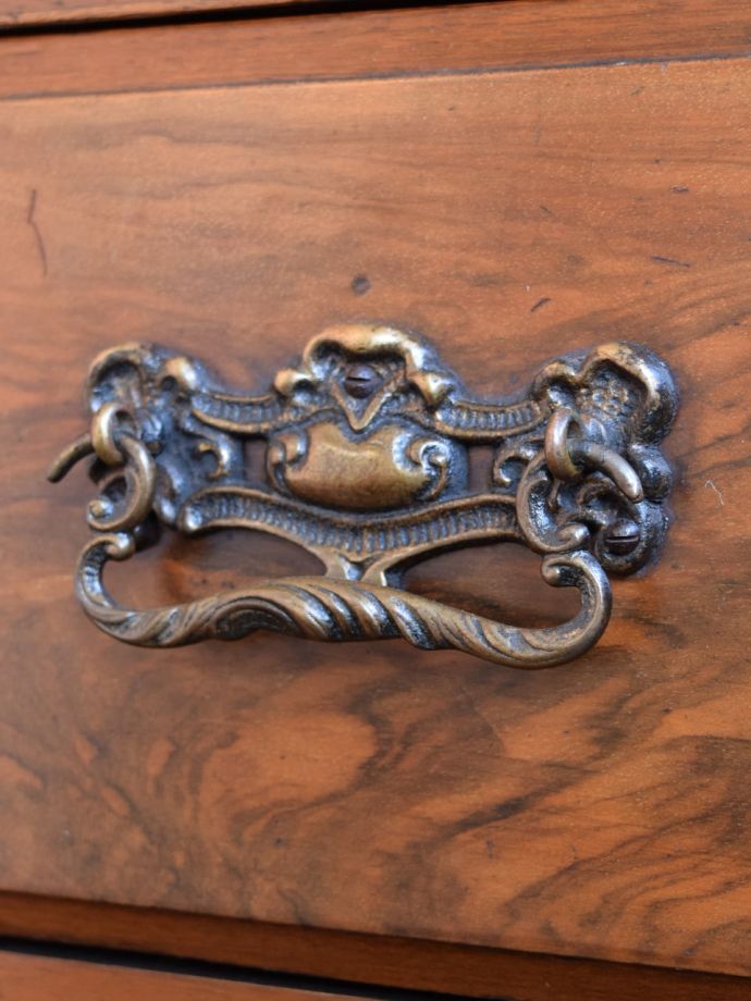 ドレッサーのおしゃれな取っ手