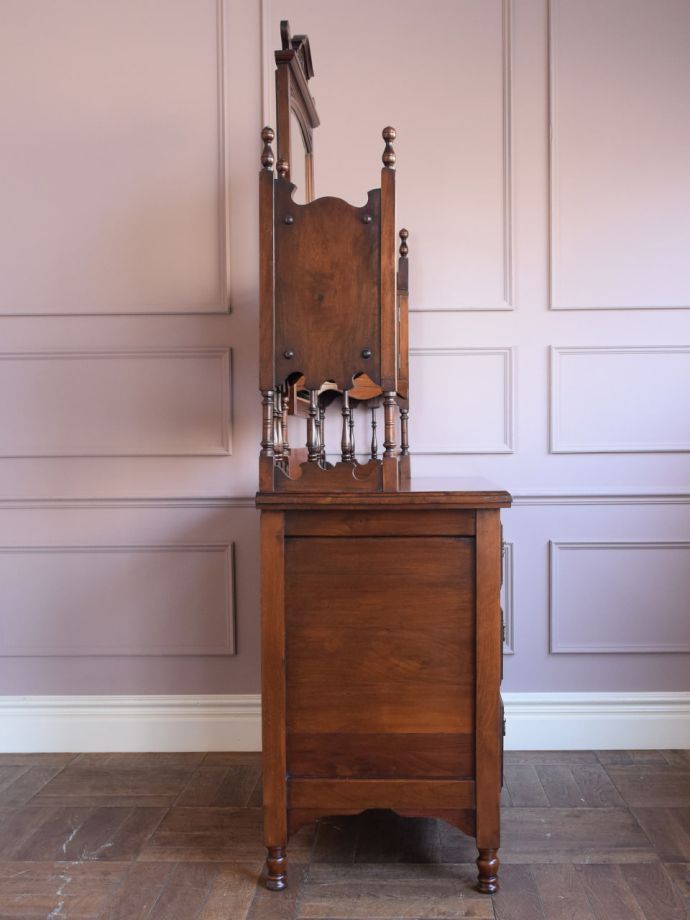 ドレッサーの側面