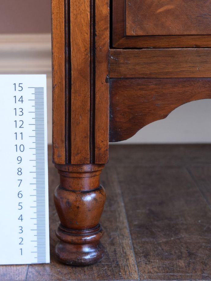 アンティーク家具の脚