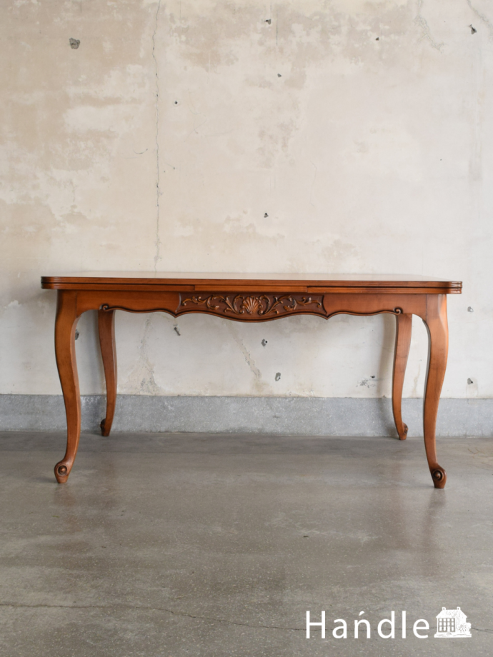 伸長式テーブルの側面