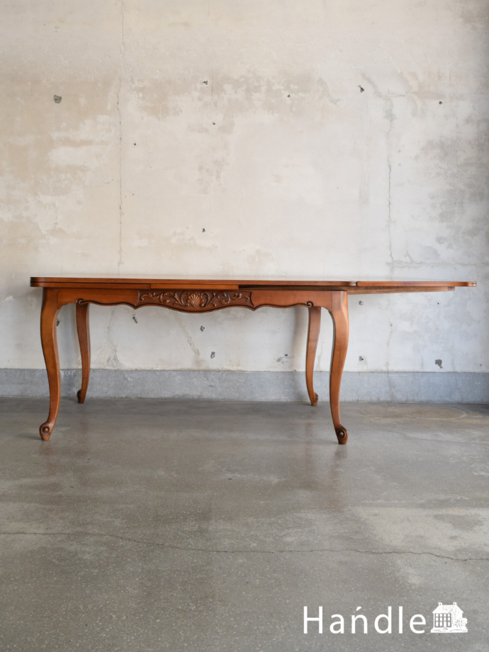 伸長式テーブルを片方開くと