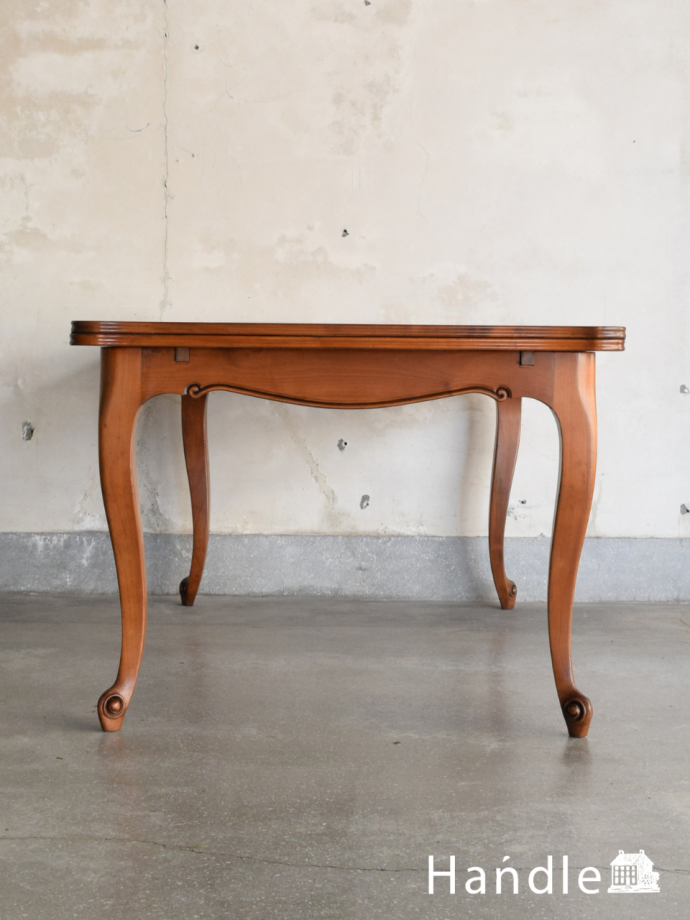 伸長式テーブルの反対側