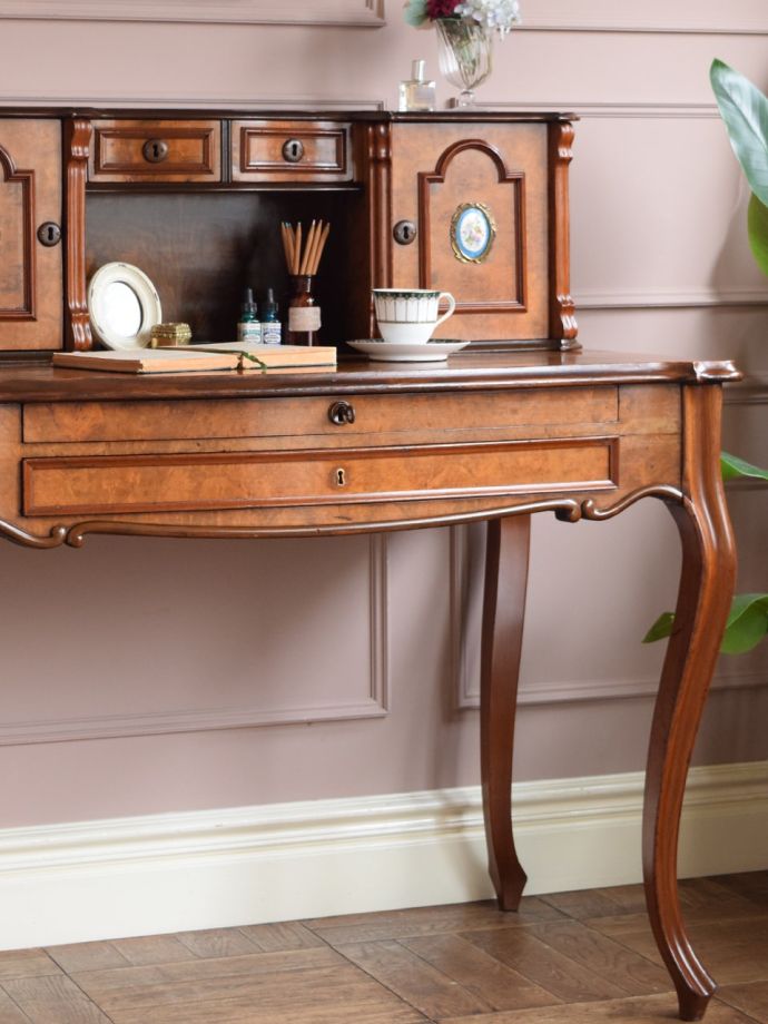 アンティークデスクの美しい木目