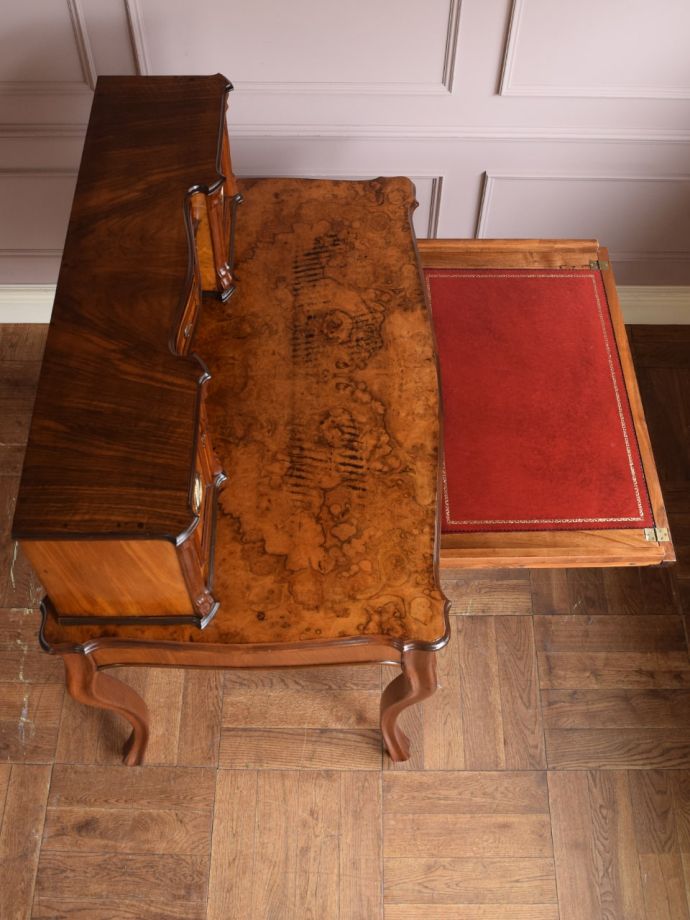 書斎机の美しい天板