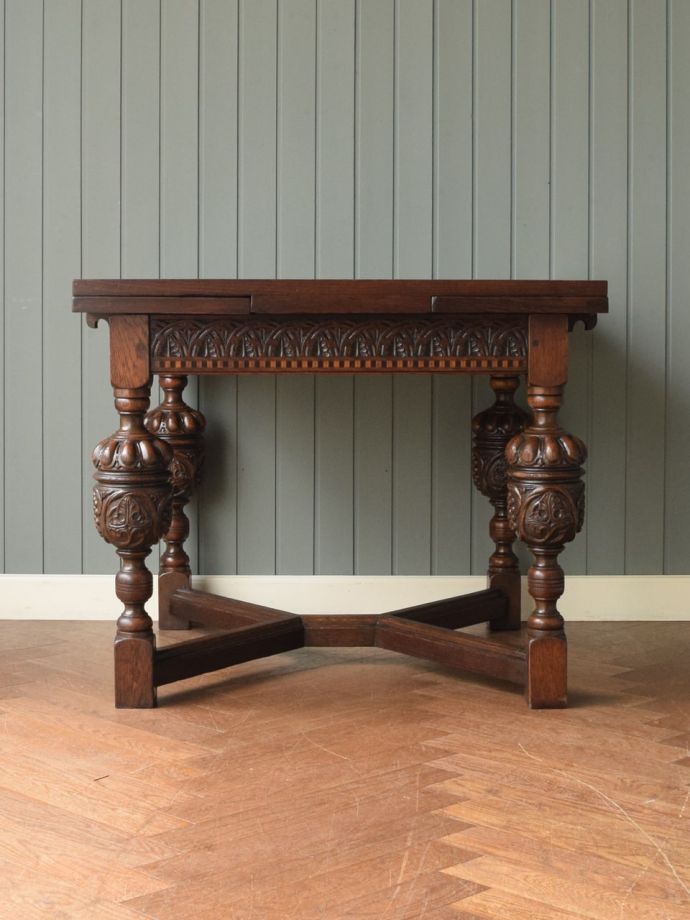 伸長式テーブルの側面