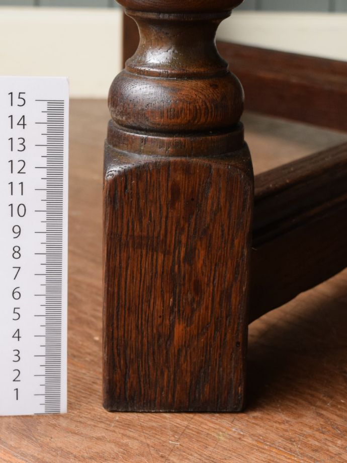 アンティークテーブルの脚