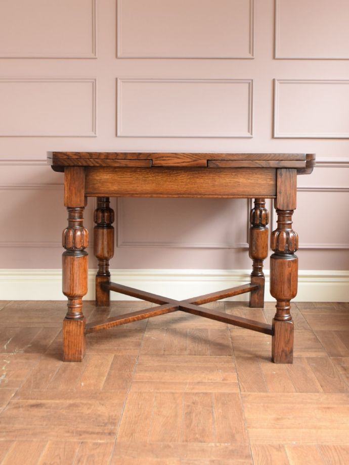 伸長式テーブルの側面