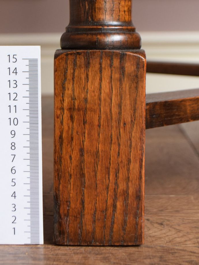 アンティークテーブルの脚