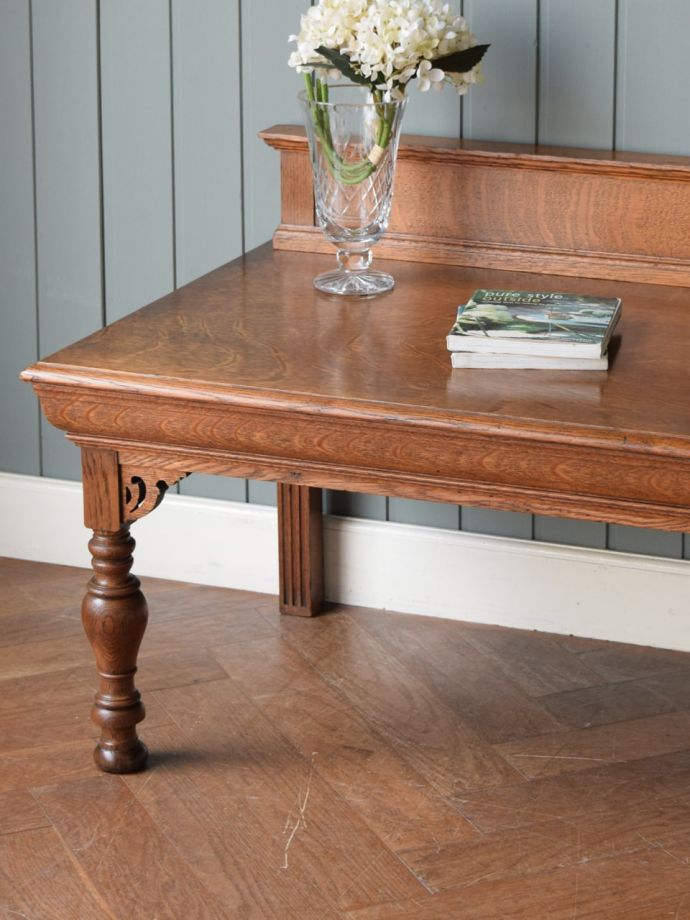 アンティーク家具らしい美しい杢目