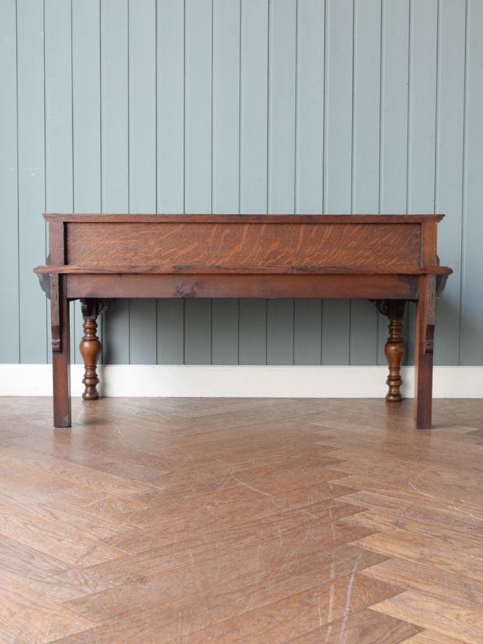 コンソールテーブルの後ろ姿