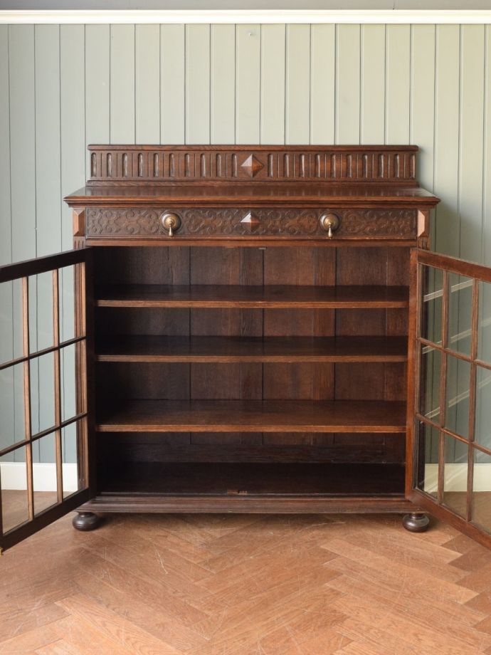 イギリスから届いた扉付き本棚、オーク材のアンティークブックケース(q