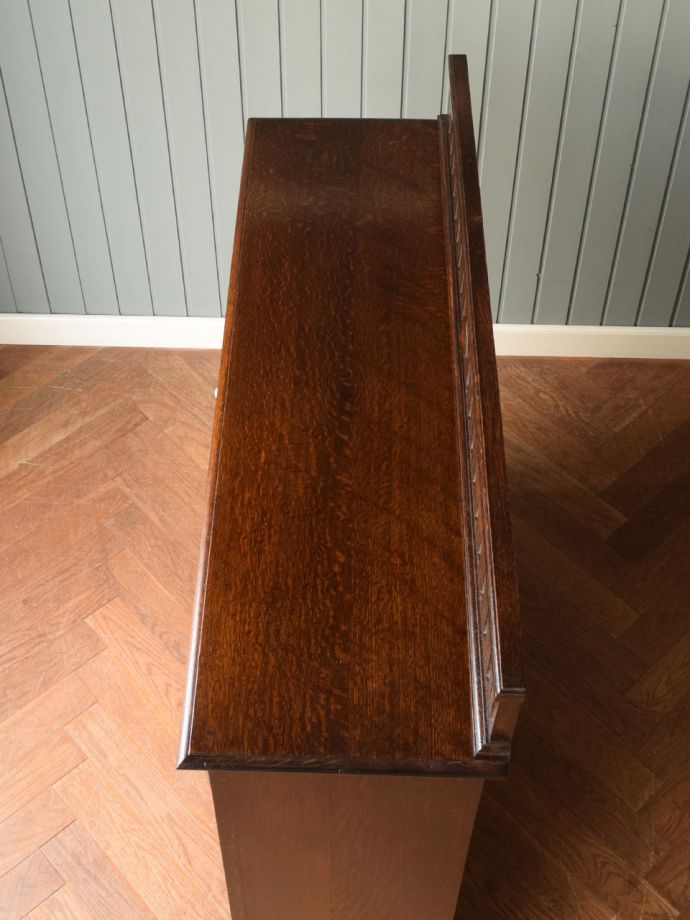 キャビネットの天板