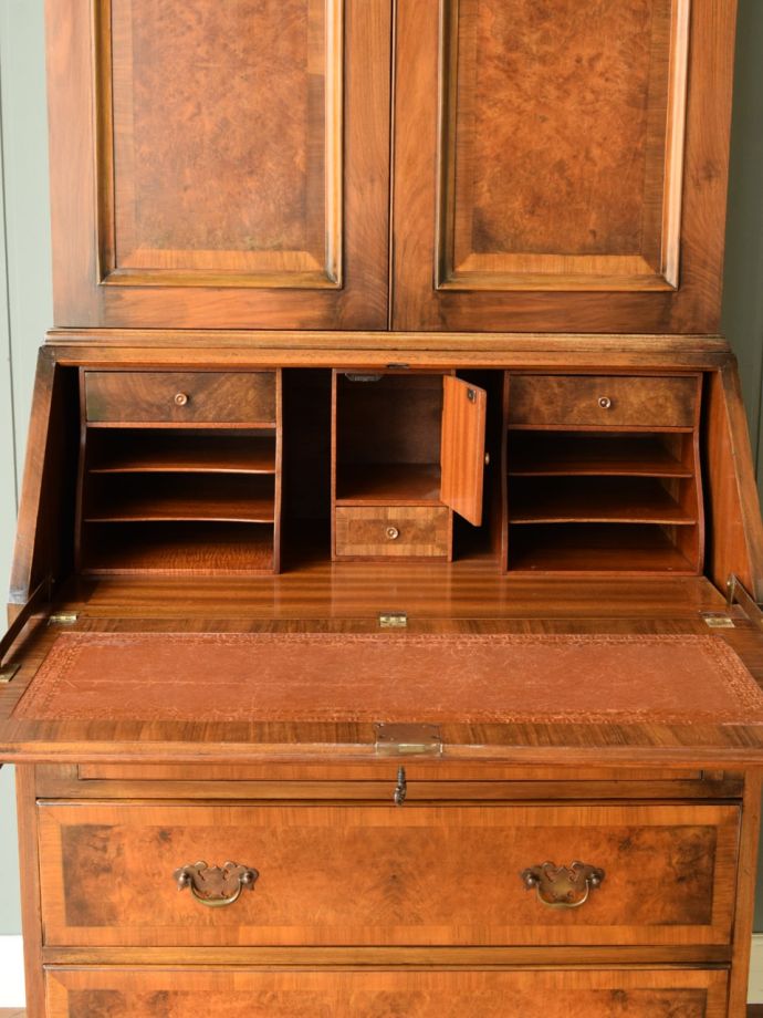 ビューローの扉の中