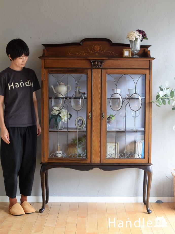 英国アンティークのキャビネット