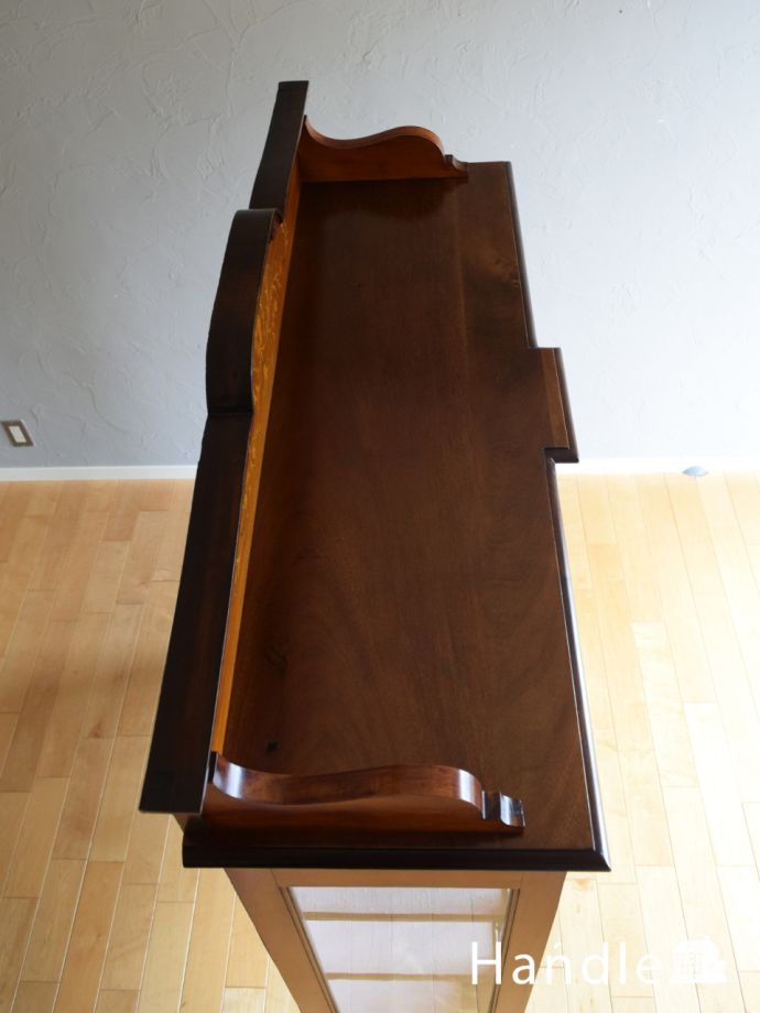 キャビネットの天板