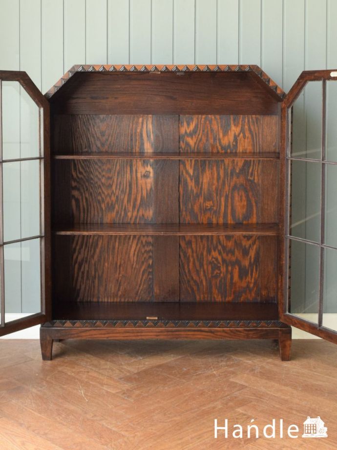 アンティークキャビネット扉の中