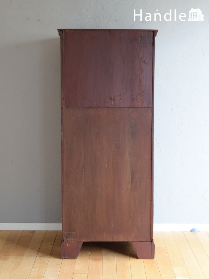 カップボードチェストの後ろ姿