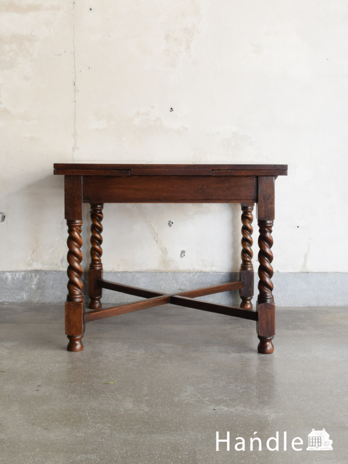 伸長式テーブルの側面