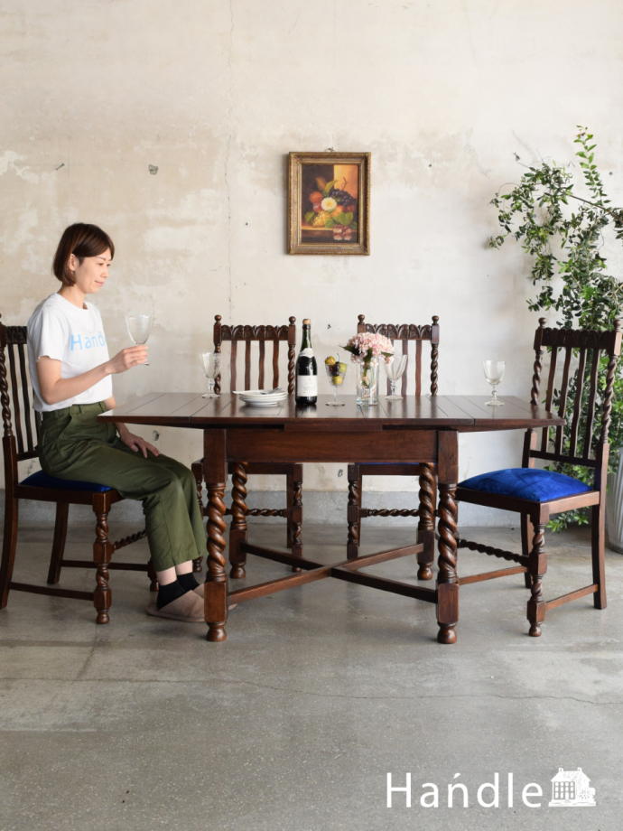 アンティークの伸長式テーブル