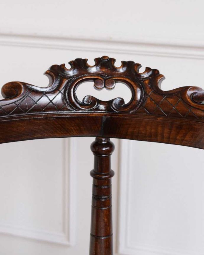 コーナーチェアの華やかな装飾