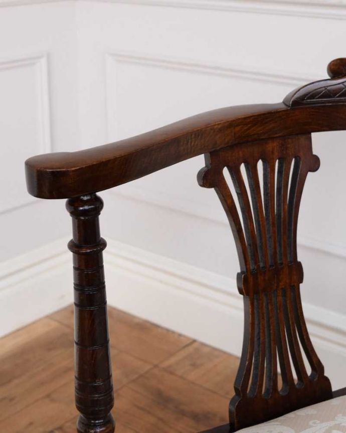 コーナーチェアのアーム