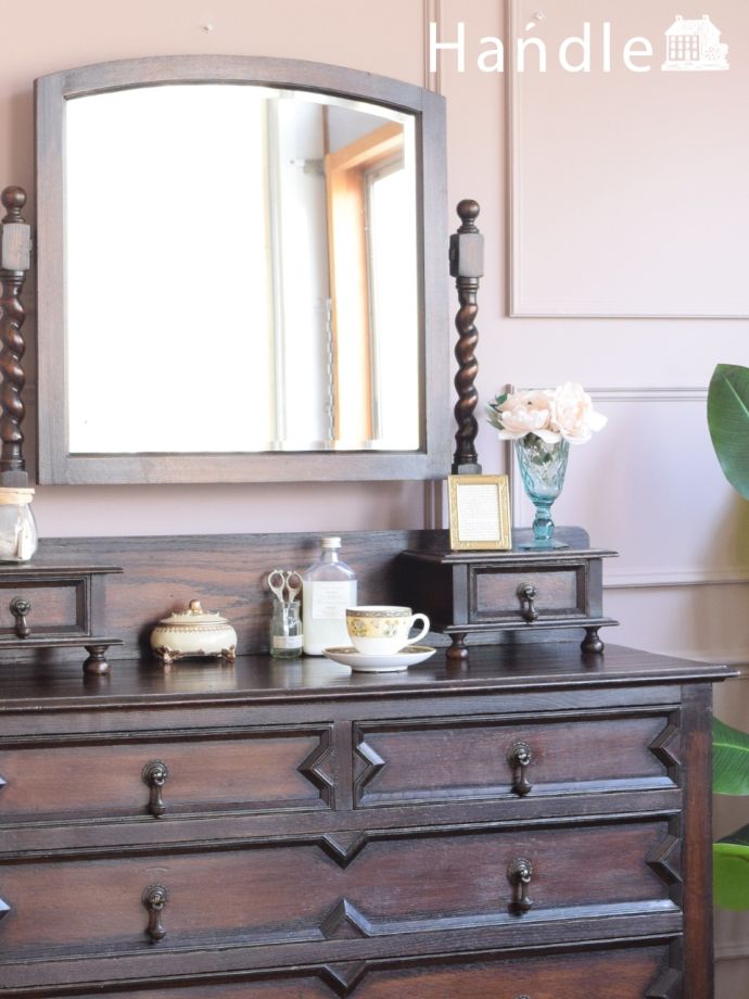 ドレッサーの美しい杢目