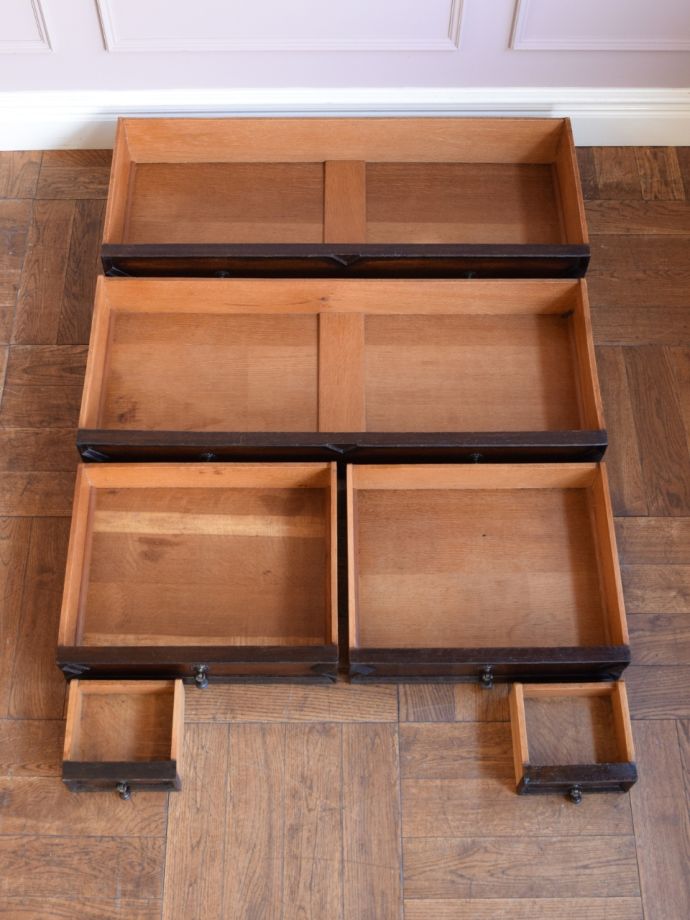 ドレッサーの引き出しの中