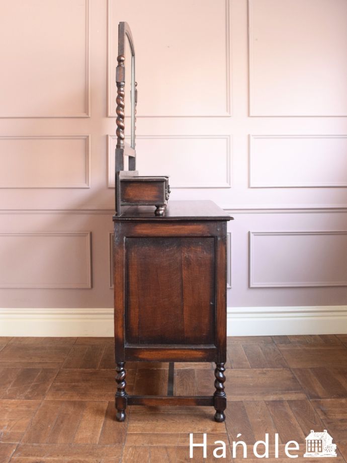 ドレッサーの側面