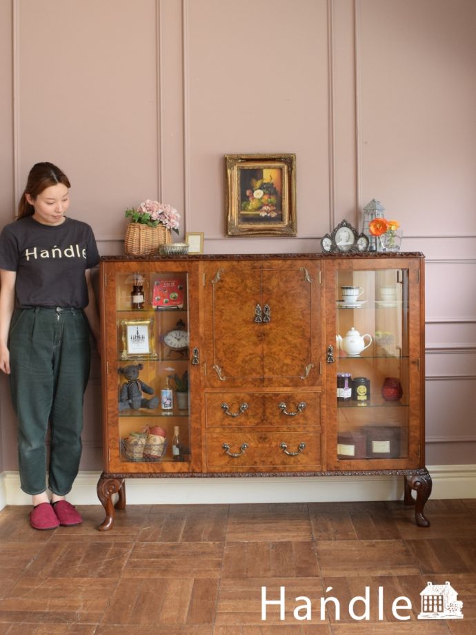 英国アンティークのガラスキャビネット