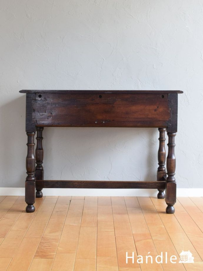 コンソールテーブルの後ろ姿