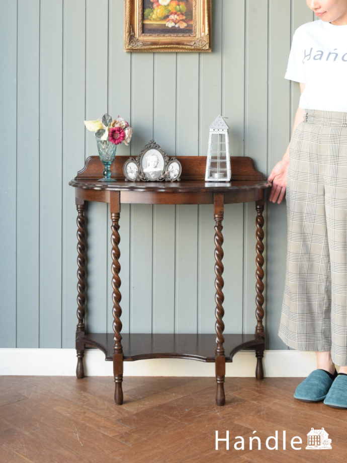 英国アンティークのコンソールテーブル